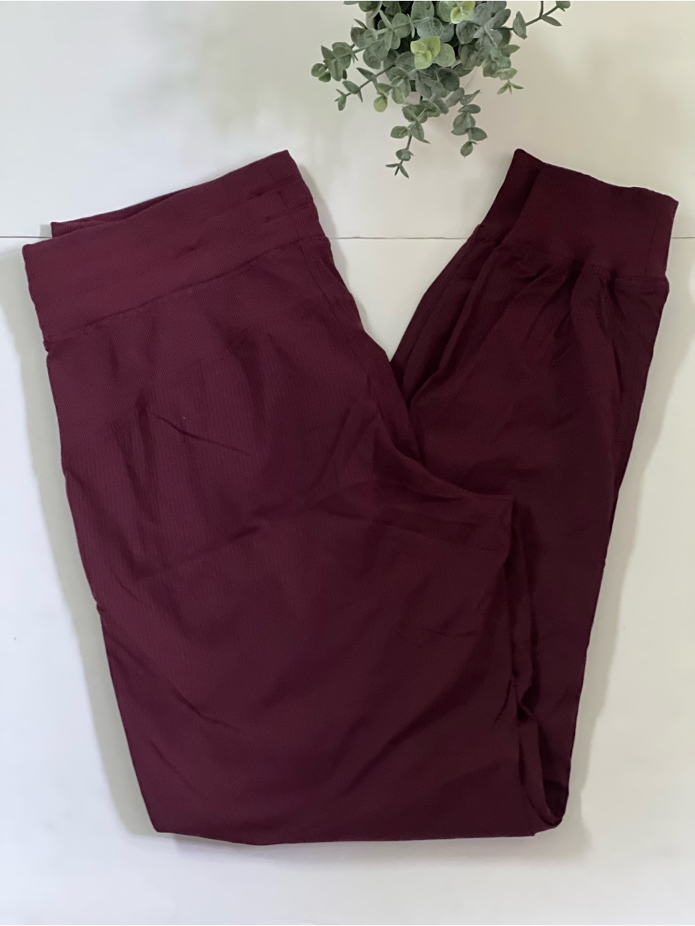 Lululemon Dance Studio Mid-Rise Jogger
*Full Length Garnet Size 8